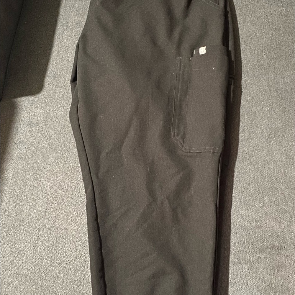 FIGS women’s black uman relaxed scrub jogger XL